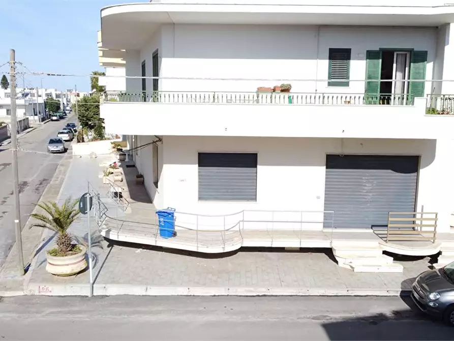 Immagine 2 di Negozio in affitto  in via congedi a Ugento