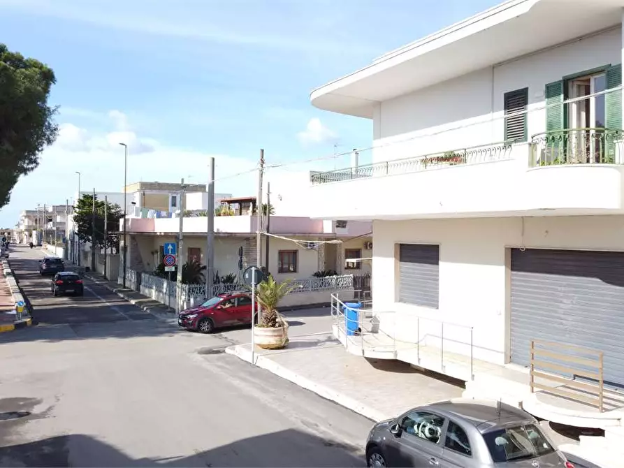 Immagine 7 di Negozio in affitto  in via congedi a Ugento