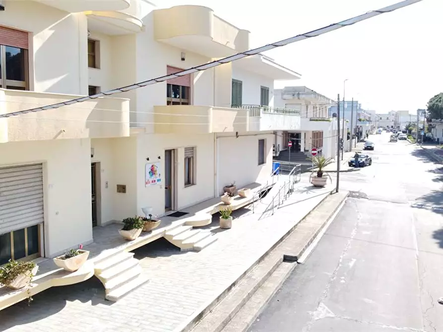 Immagine 8 di Negozio in affitto  in via congedi a Ugento