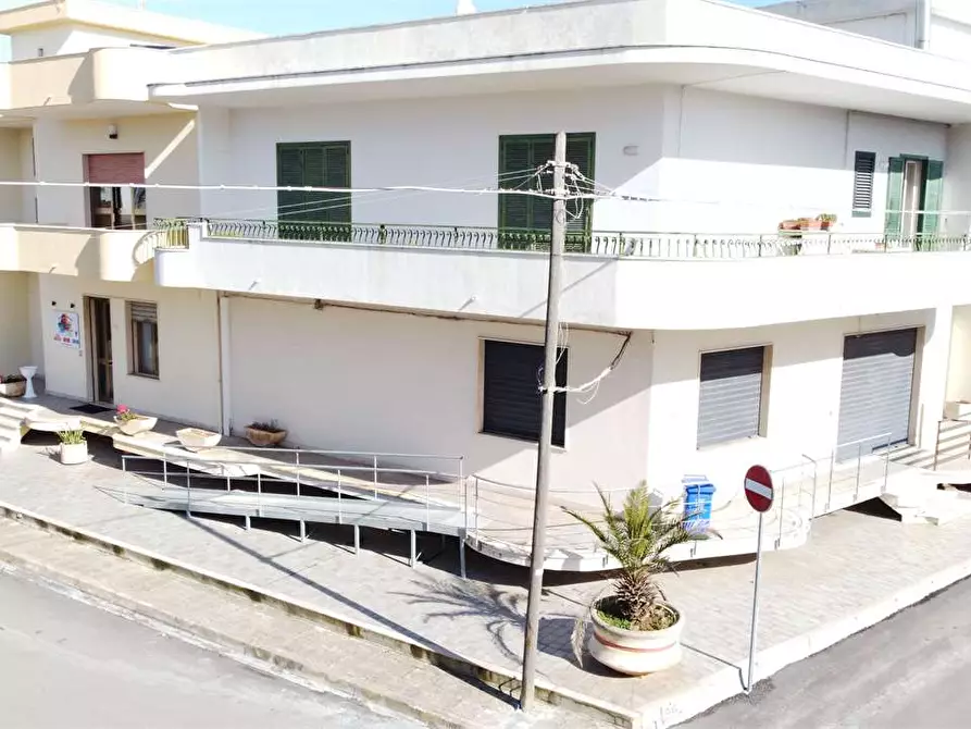 Immagine 4 di Negozio in vendita  in via congedi a Ugento
