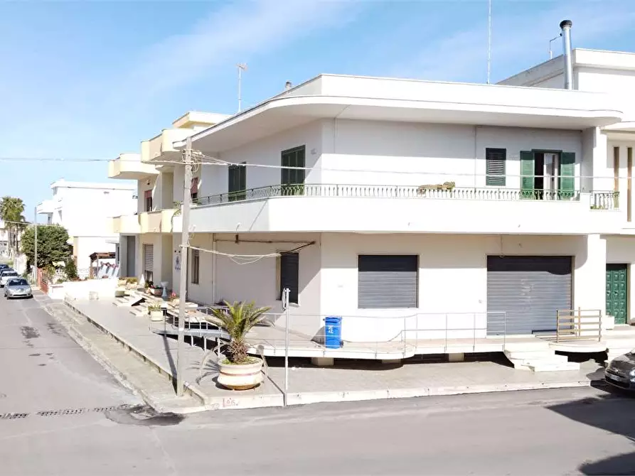 Immagine 5 di Negozio in vendita  in via congedi a Ugento