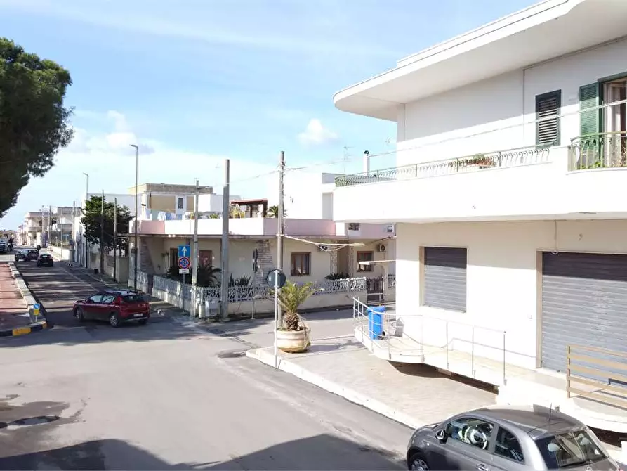 Immagine 2 di Negozio in vendita  in via congedi a Ugento