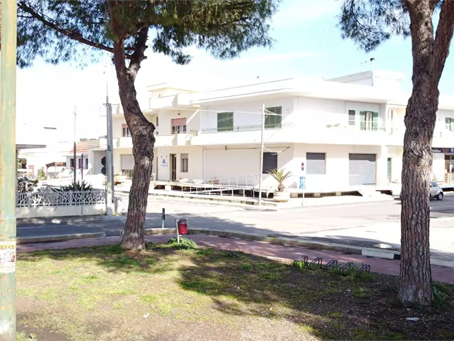 Immagine 11 di Negozio in vendita  in via congedi a Ugento