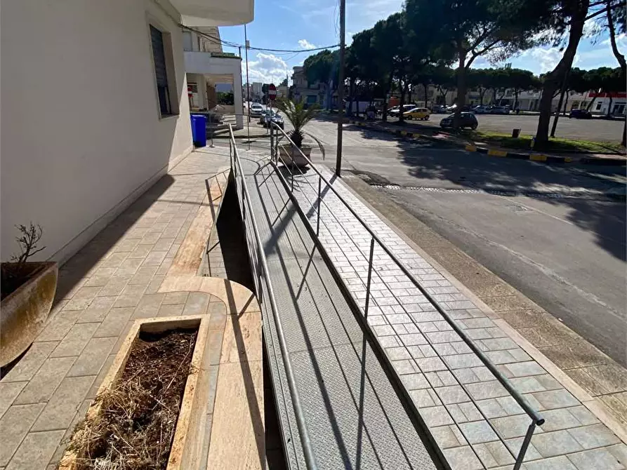 Immagine 16 di Negozio in vendita  in via congedi a Ugento