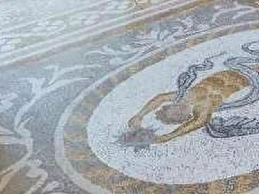 Immagine 28 di Casa bifamiliare in vendita  in piazza garibaldi  12 a Lecce