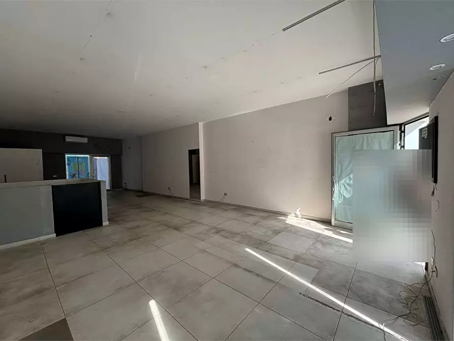 Immagine 7 di Negozio in affitto  in Piazza petracca  11 a Casarano