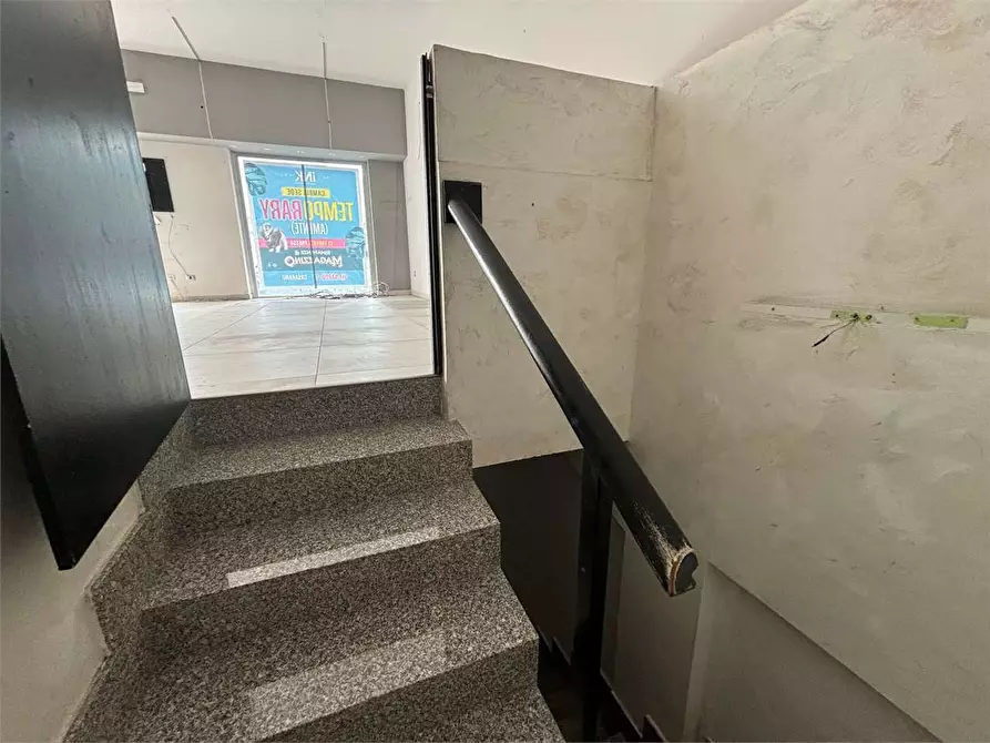 Immagine 13 di Negozio in affitto  in Piazza petracca  11 a Casarano