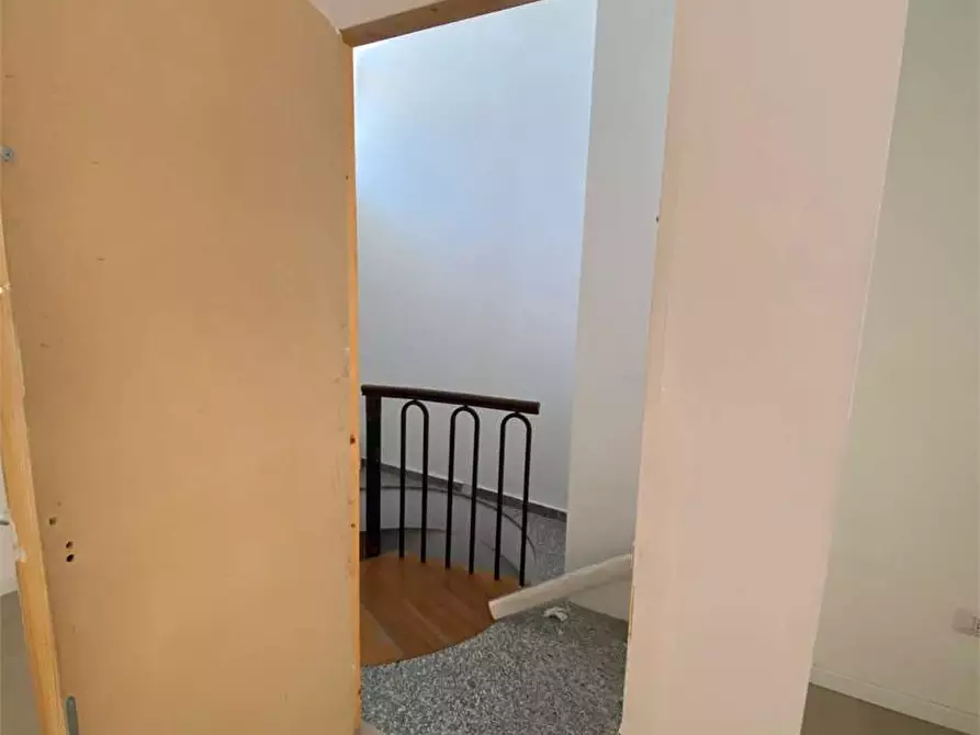 Immagine 6 di Negozio in affitto  in Via Dante  a Casarano