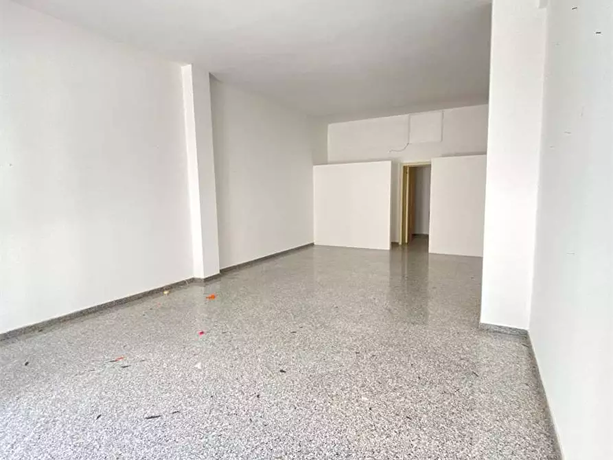 Immagine 2 di Negozio in affitto  in via Dante a Casarano