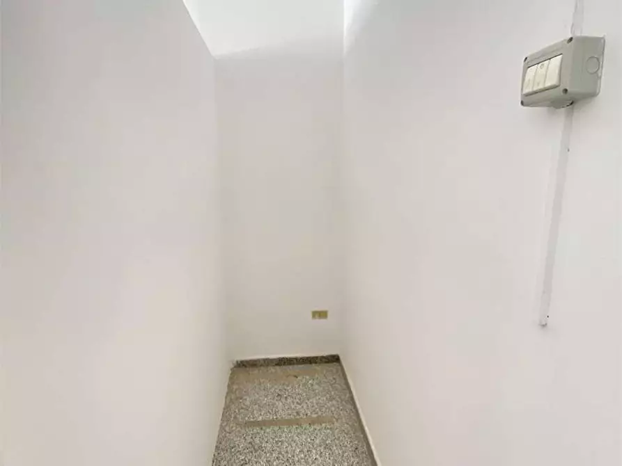 Immagine 4 di Negozio in affitto  in via Dante a Casarano