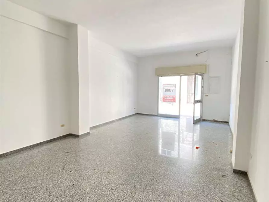 Immagine 1 di Negozio in affitto  in via Dante a Casarano