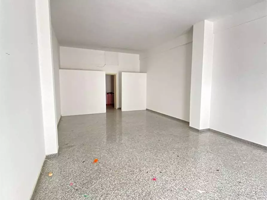 Immagine 3 di Negozio in affitto  in via Dante a Casarano