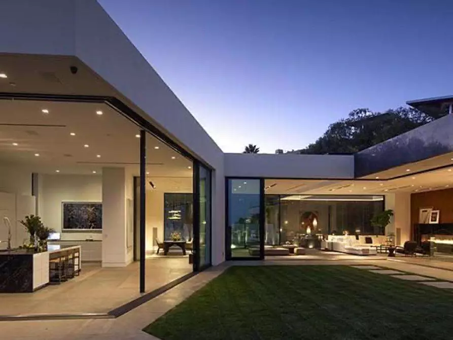 Immagine 7 di Villa in vendita  in via Toma  200 a Casarano