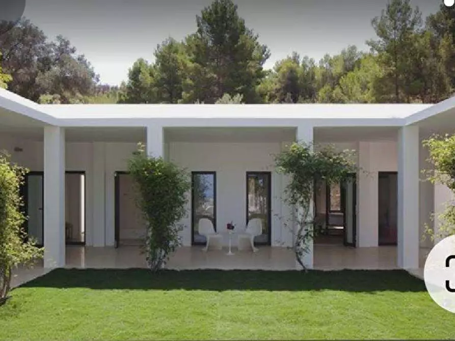 Immagine 11 di Villa in vendita  in via Toma  200 a Casarano