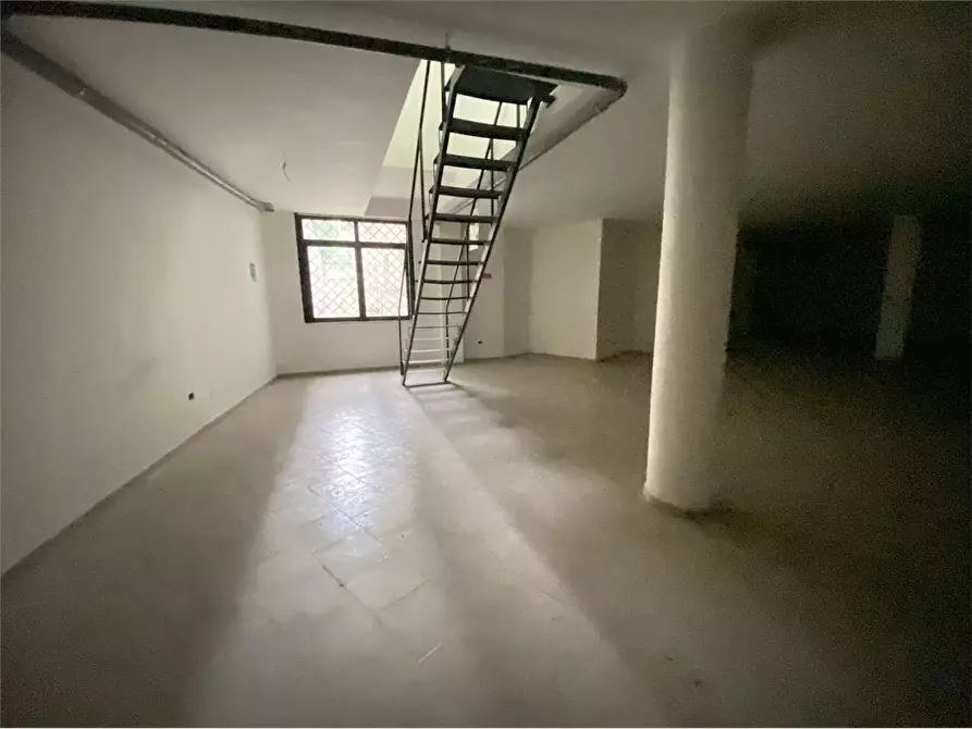 Immagine 8 di Ufficio in vendita  in viale stazione a Casarano