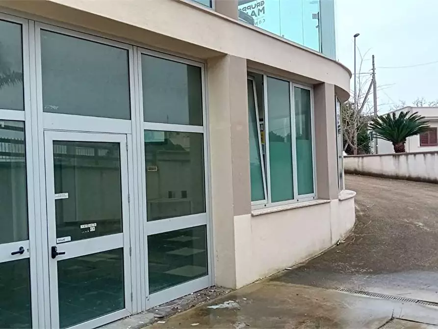 Immagine 1 di Negozio in affitto  in via ruffano a Casarano
