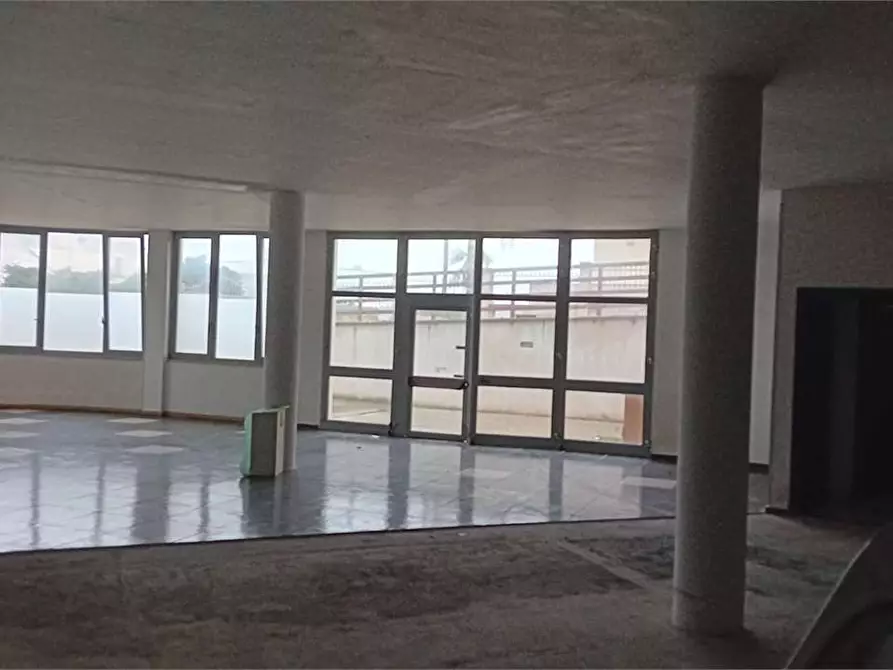 Immagine 5 di Negozio in affitto  in via ruffano a Casarano