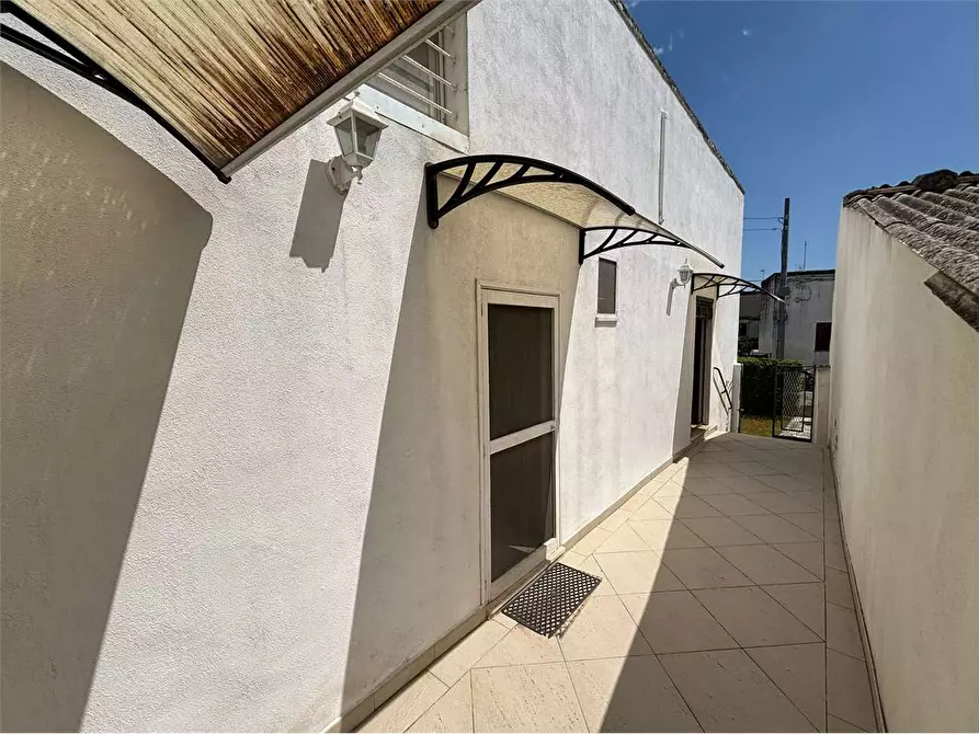 Immagine 11 di Casa indipendente in vendita  in via nino bixio 13 a Botrugno