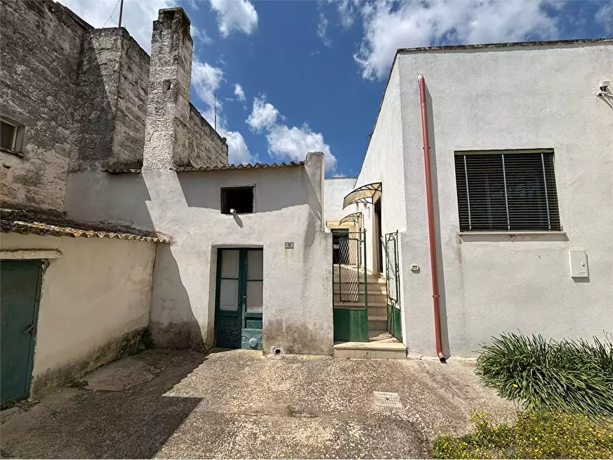 Immagine 2 di Casa indipendente in vendita  in via nino bixio 13 a Botrugno