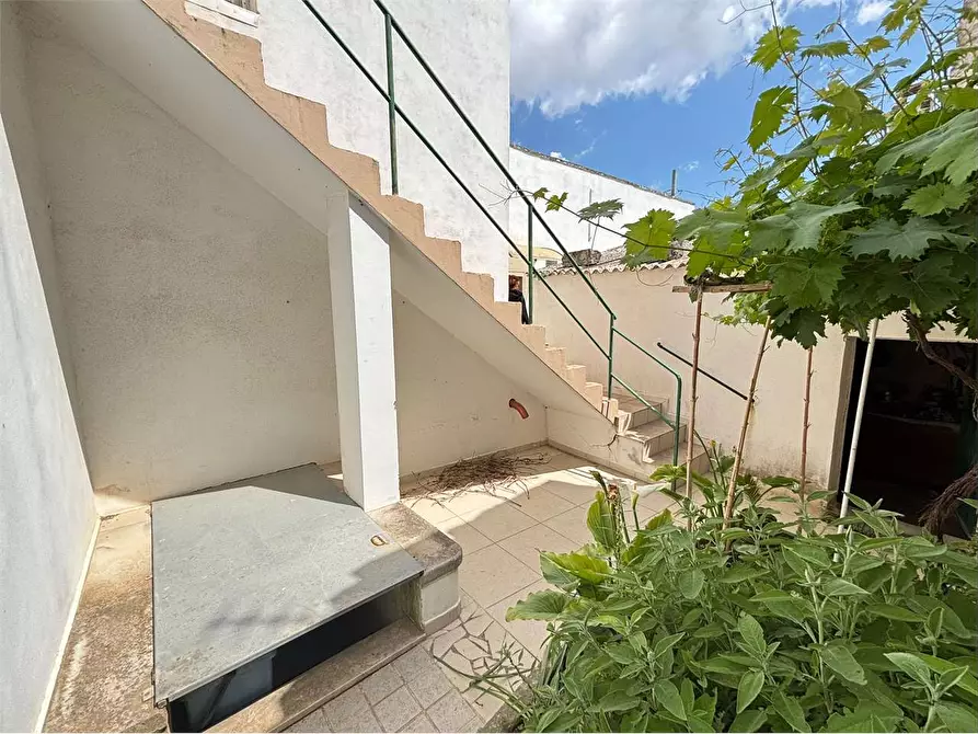 Immagine 14 di Casa indipendente in vendita  in via nino bixio 13 a Botrugno