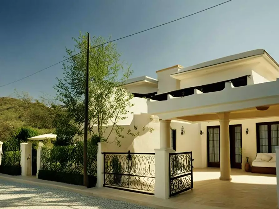 Immagine 1 di Villa in vendita  in via caviglia a Specchia