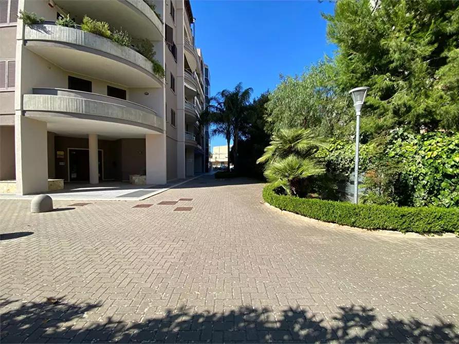 Immagine 4 di Ufficio in vendita  in via Giaquinto a Lecce