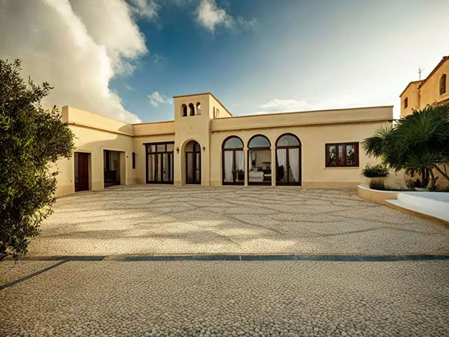 Immagine 2 di Villa in vendita  in Via Nardò a Casarano