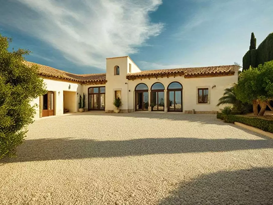 Immagine 3 di Villa in vendita  in Via Nardò a Casarano