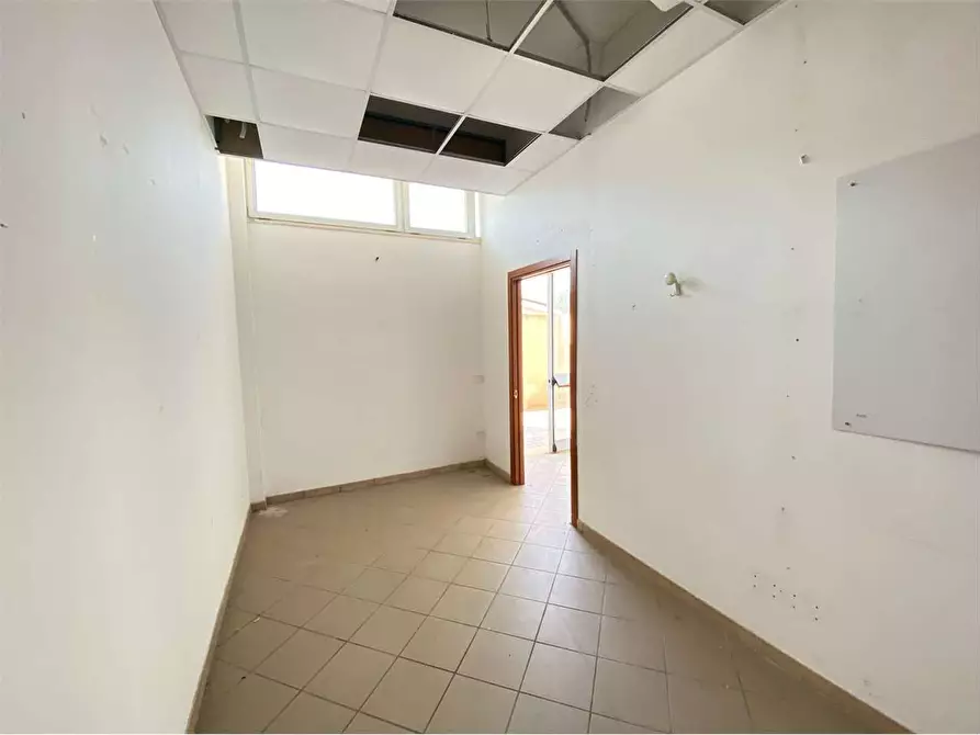 Immagine 14 di Ufficio in vendita  in via Giaquinto 5 a Lecce