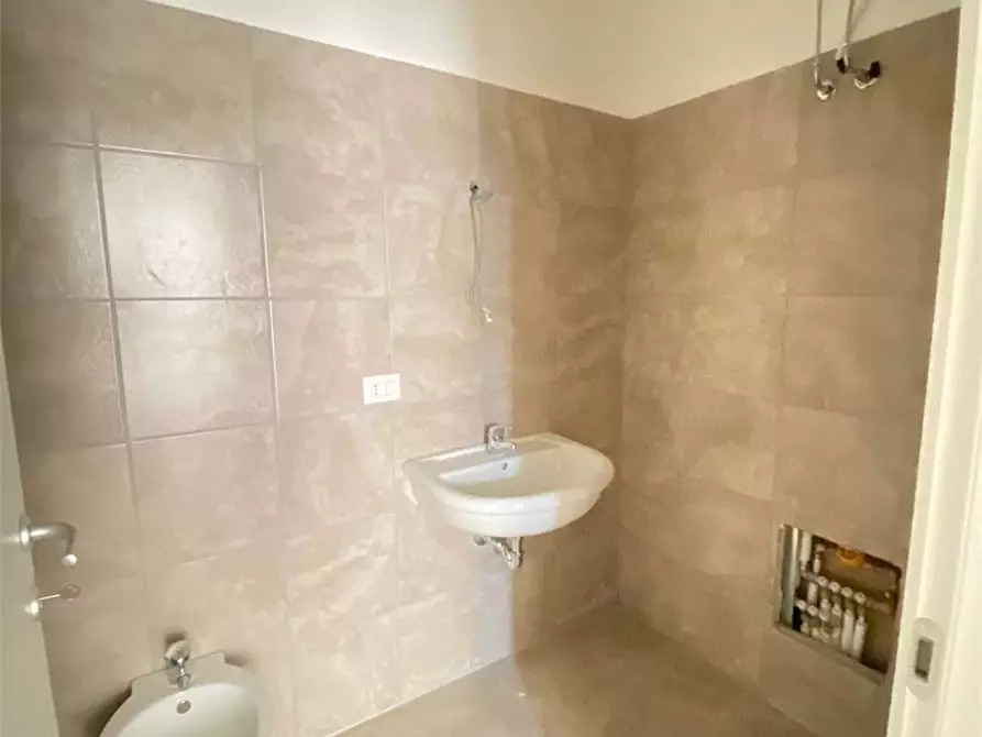 Immagine 12 di Ufficio in vendita  in via Giaquinto a Lecce