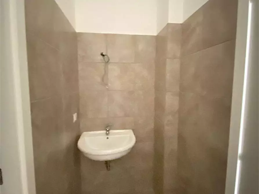 Immagine 13 di Ufficio in vendita  in via Giaquinto a Lecce