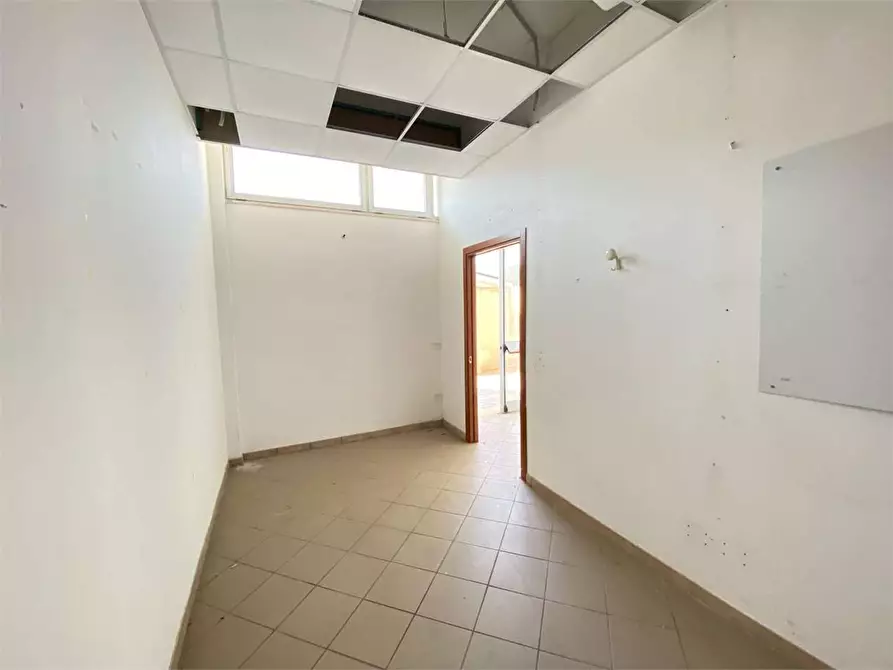 Immagine 19 di Ufficio in vendita  in via Giaquinto 5 a Lecce