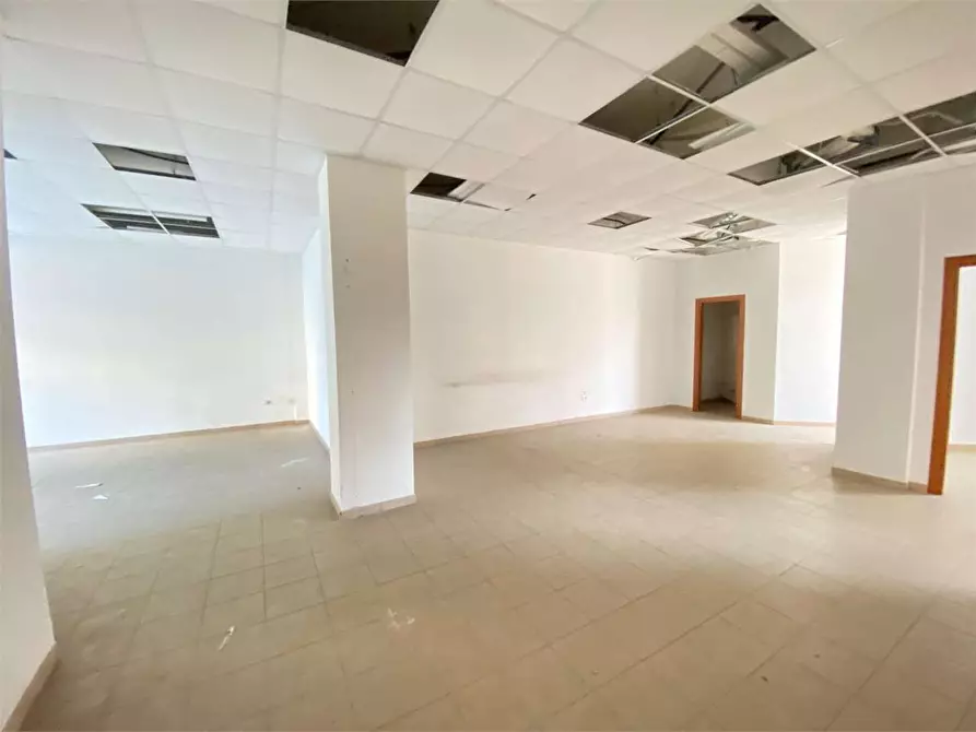 Immagine 11 di Ufficio in vendita  in via Giaquinto 5 a Lecce