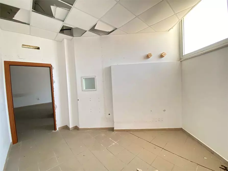 Immagine 12 di Ufficio in vendita  in via Giaquinto 5 a Lecce