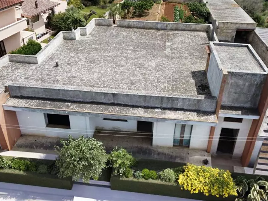 Immagine 4 di Villa in vendita  in via de andre a Casarano