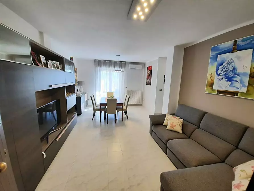 Immagine 1 di Appartamento in vendita  in via ombrone a Casarano