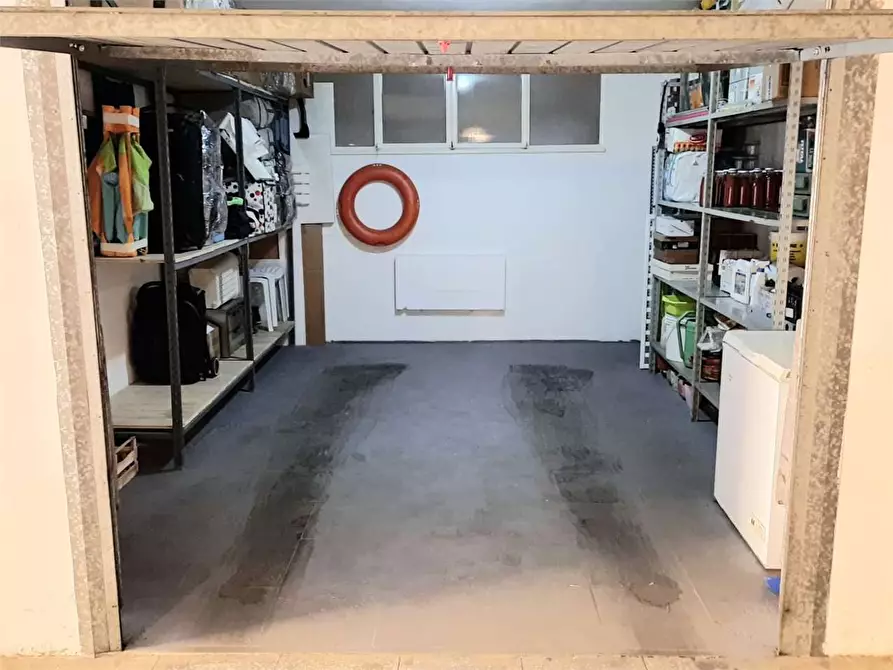 Immagine 28 di Appartamento in vendita  in via ombrone a Casarano