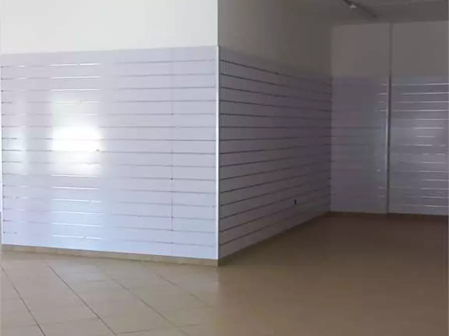 Immagine 8 di Ufficio in affitto  in viale ferrari a Casarano
