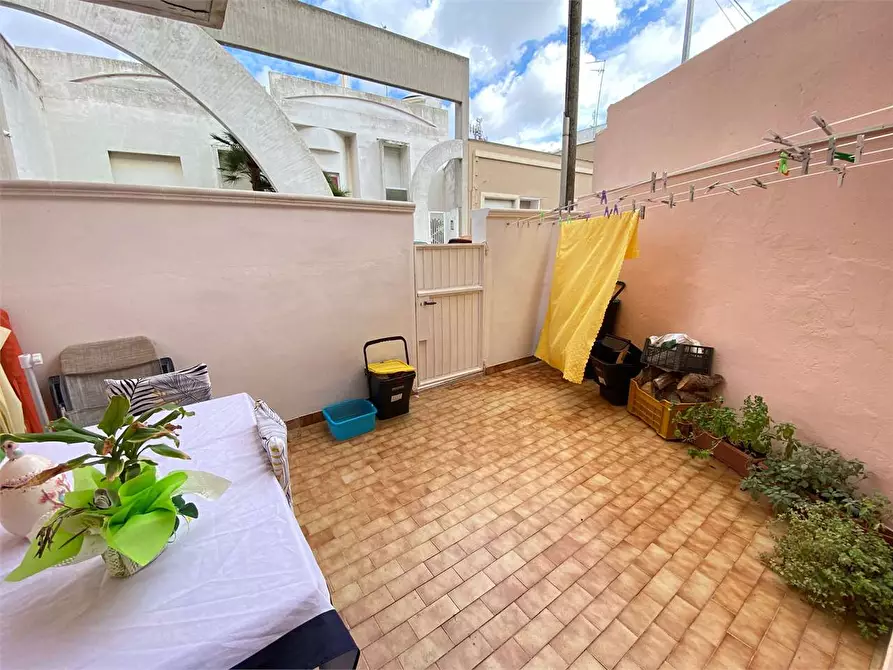 Immagine 15 di Appartamento in vendita  in via Manzoni a Casarano