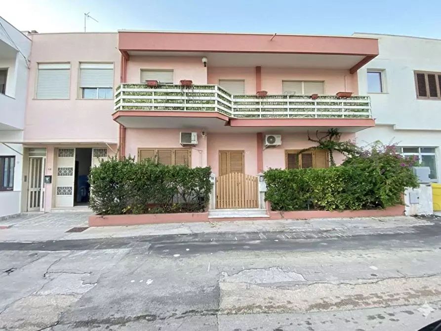 Immagine 1 di Casa indipendente in vendita  in via ofanto a Casarano