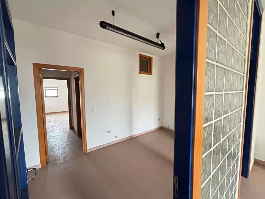 Immagine 2 di Ufficio in vendita  in Via carlo poerio a Casarano