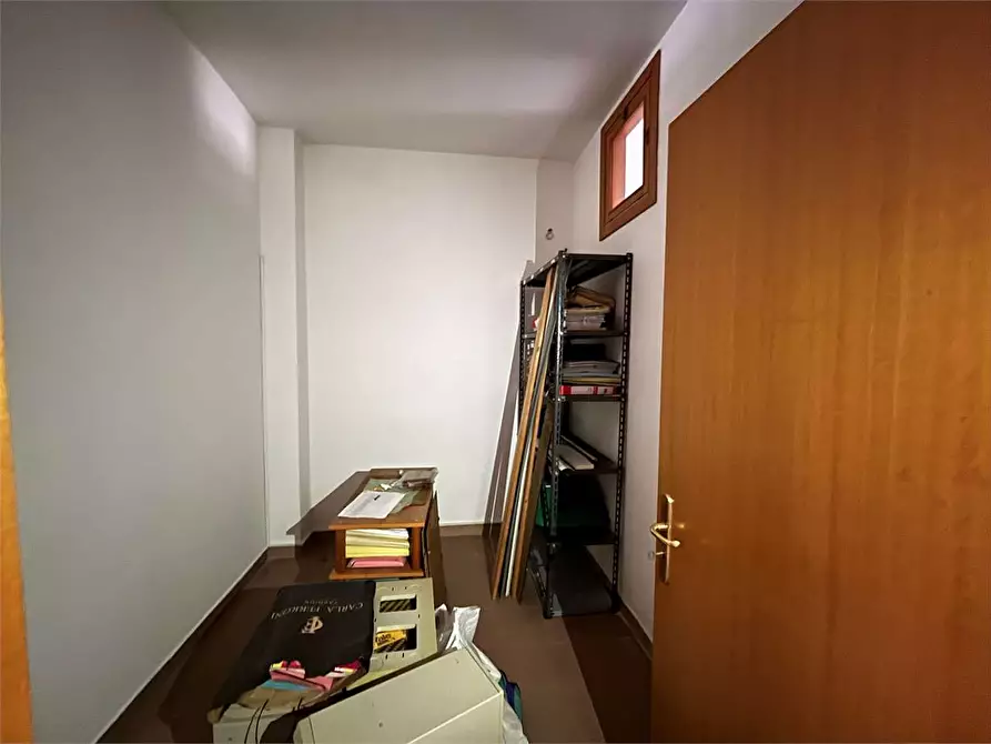 Immagine 4 di Ufficio in vendita  in Via carlo poerio a Casarano