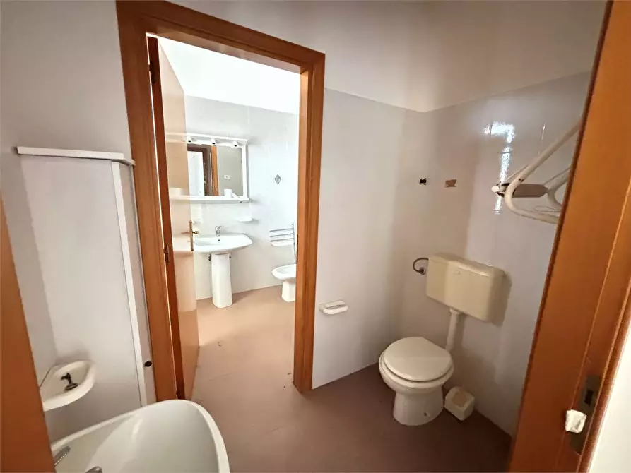 Immagine 5 di Ufficio in vendita  in Via carlo poerio a Casarano