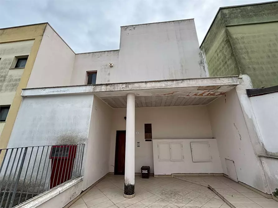 Immagine 8 di Ufficio in vendita  in Via carlo poerio a Casarano