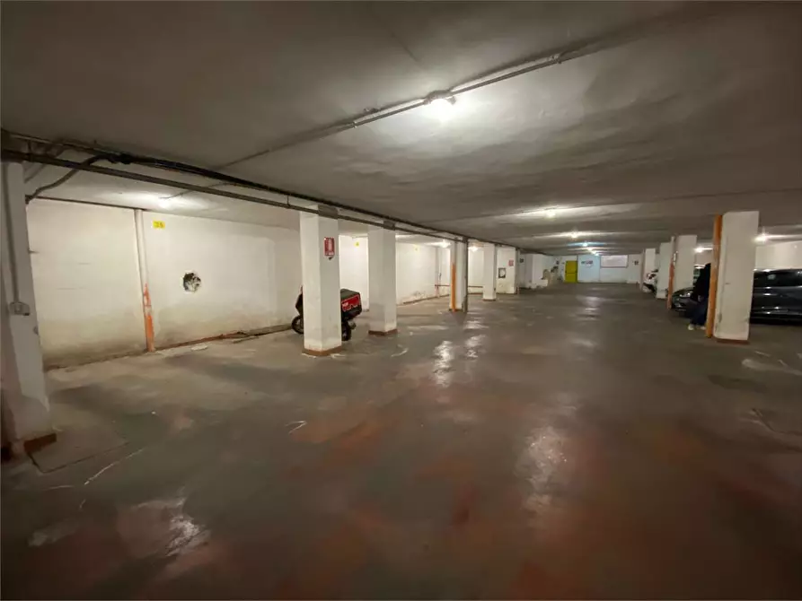 Immagine 2 di Posto auto in affitto  in via lupo a Casarano