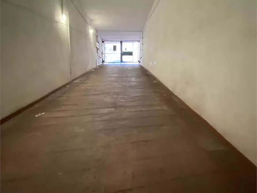 Immagine 5 di Posto auto in affitto  in via lupo a Casarano