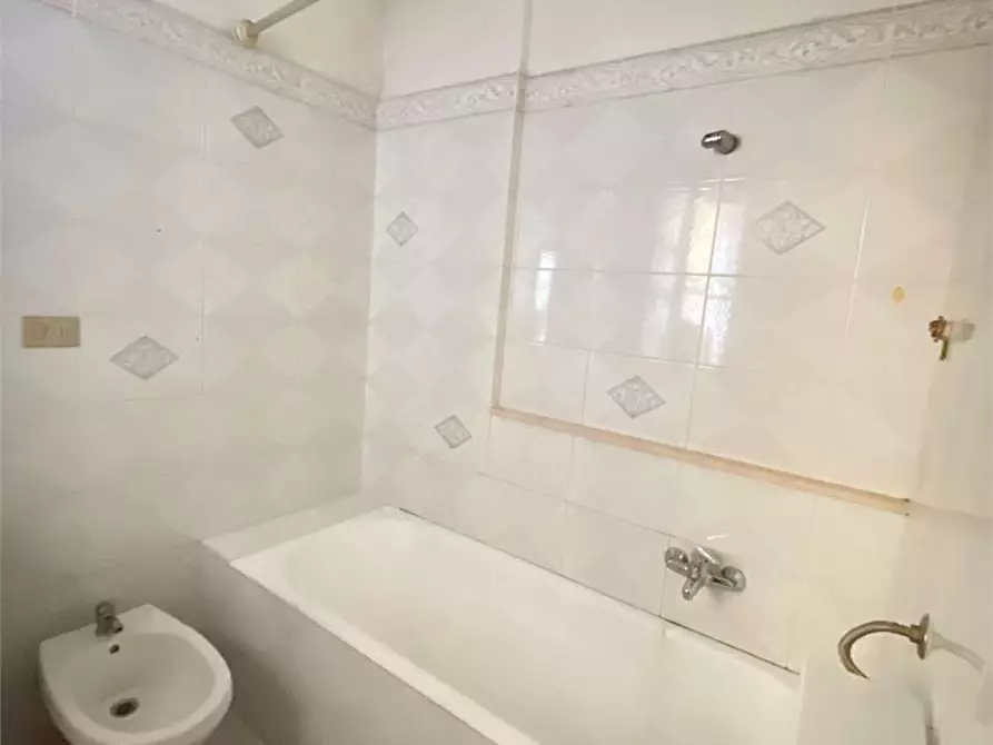 Immagine 11 di Appartamento in vendita  in Via ombrone a Casarano