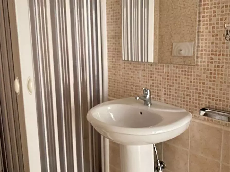 Immagine 10 di Appartamento in affitto  in via Mazzini  55 a Casarano