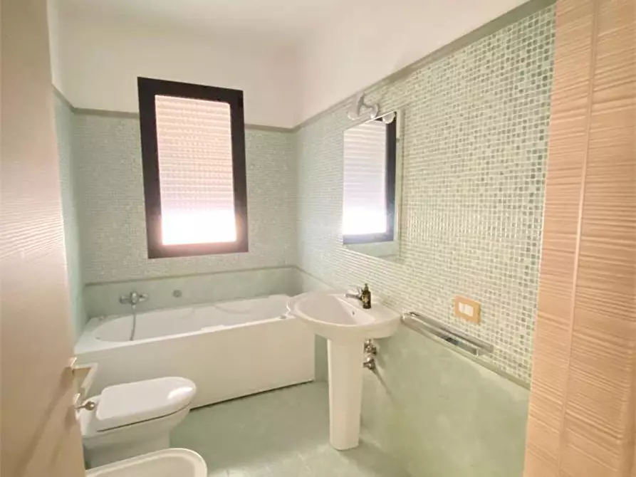 Immagine 16 di Appartamento in affitto  in via Mazzini  55 a Casarano