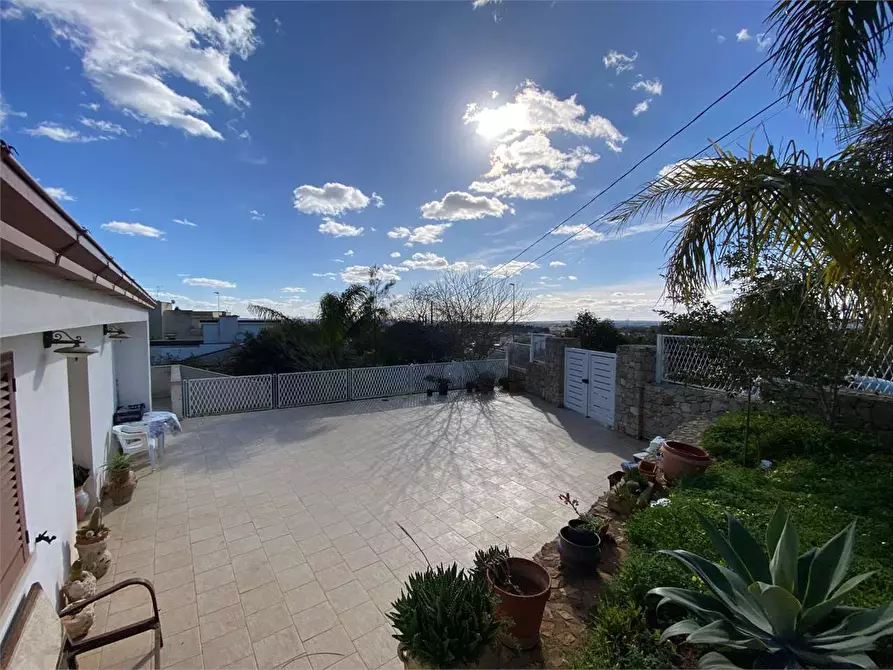 Immagine 11 di Villa in vendita  a Casarano